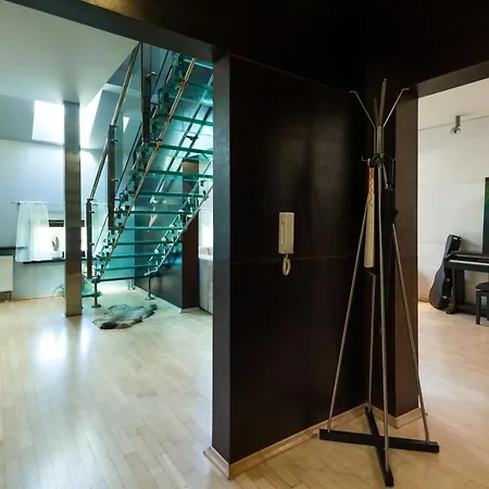 Art&music Modern In 19th Century House Apartman *